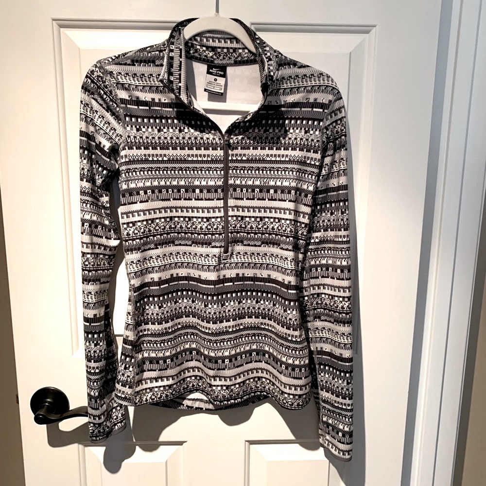 Nike Pro Dri-Fit Black and White Half Zip Pullover. Size Small